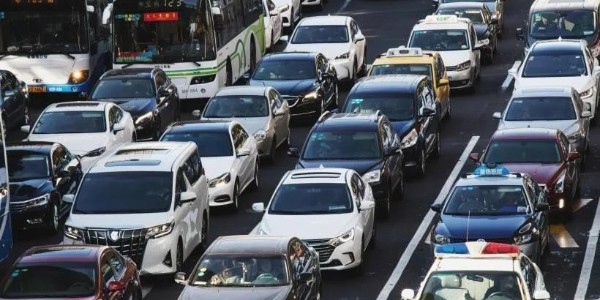 公安部：我國目前機動車保有量達4.3億輛，駕駛人總量達 5.1 億人